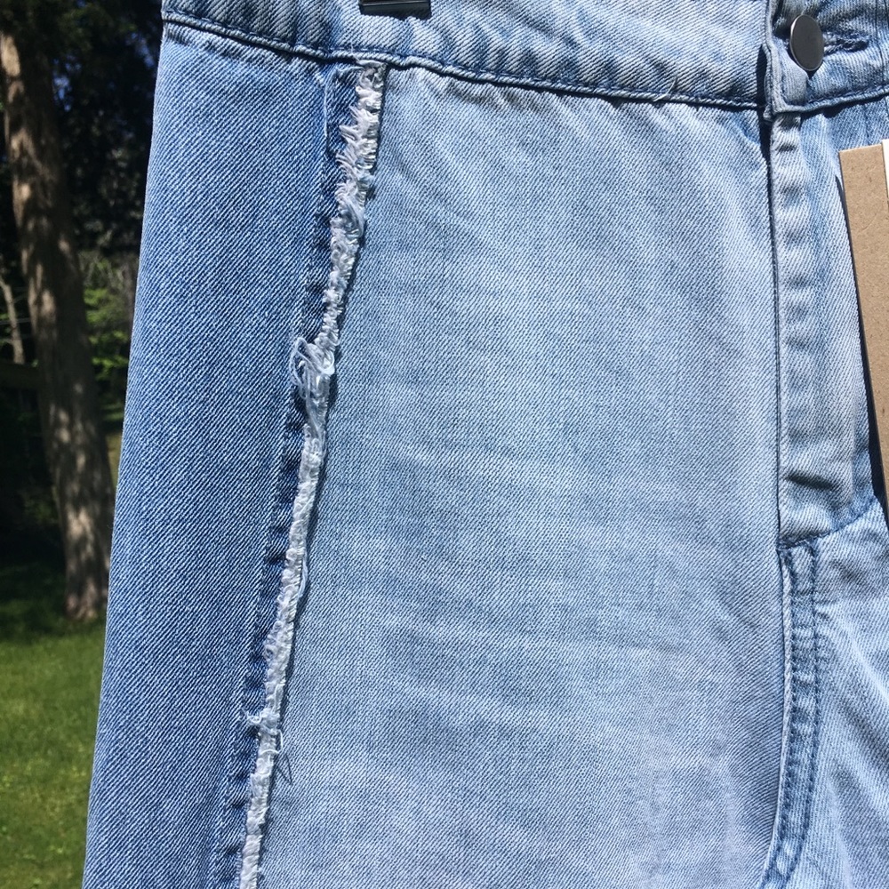 ☀️Wide Leg Frayed Trim Lightwash Jeans - Picture 7 of 8